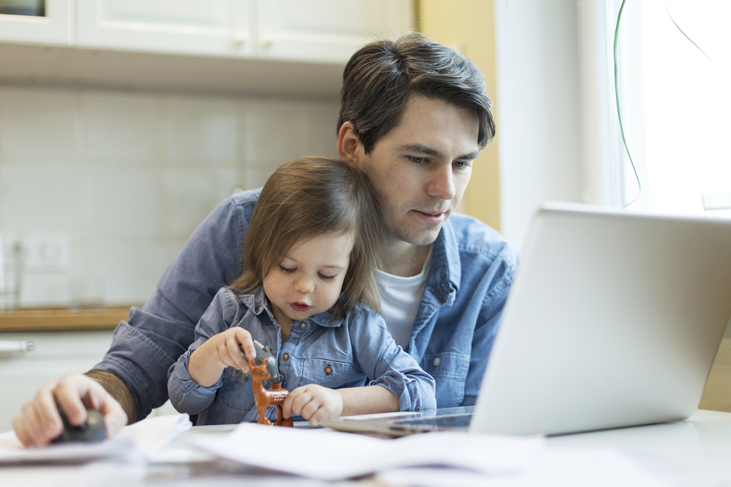 The Pros and Cons of Being a Freelancing Parent The Pros and Cons of Being a Freelancing Parent