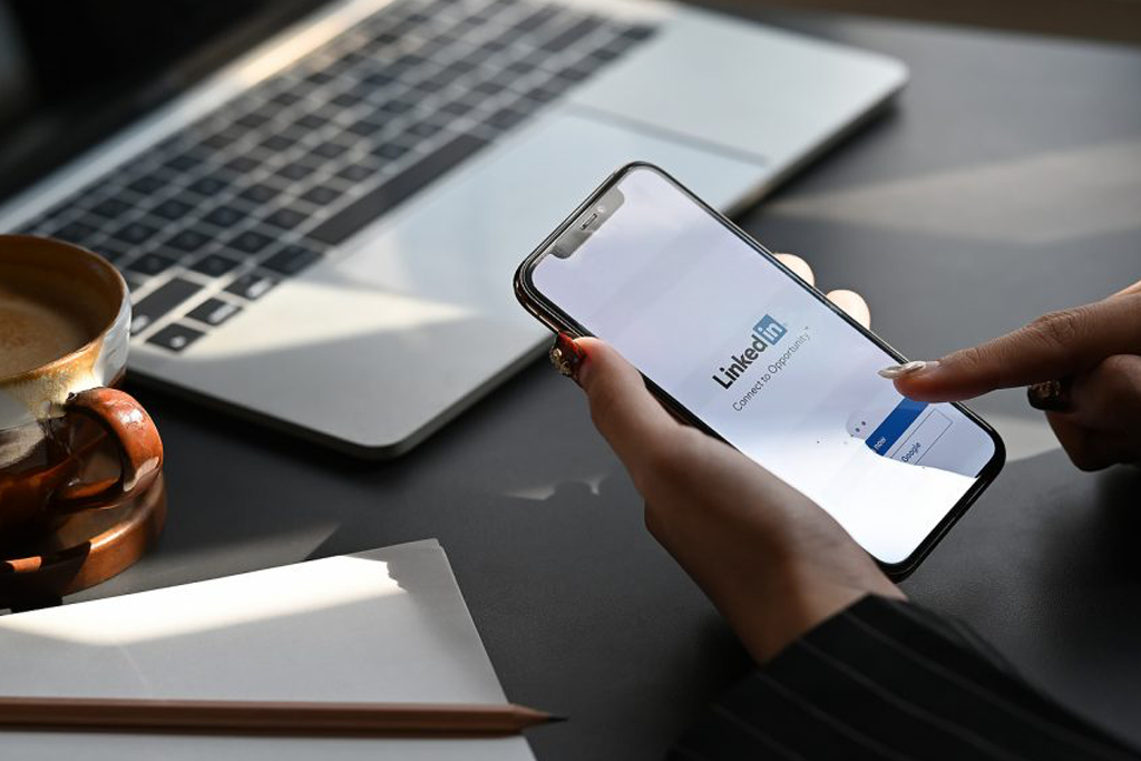 LinkedIn Mistakes for Freelancers to Avoid LINKEDIN MISTAKES FOR FREELANCERS TO AVOID